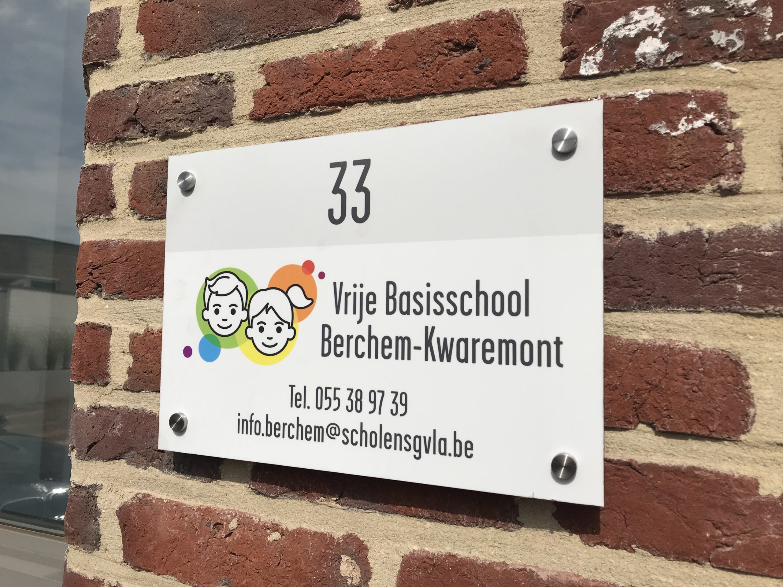 Gevelbord Vrije Basisschool Berchem-Kluisbergen
